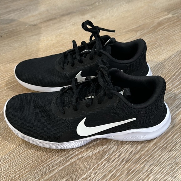Nike Flex athletic shoes - Picture 4 of 11